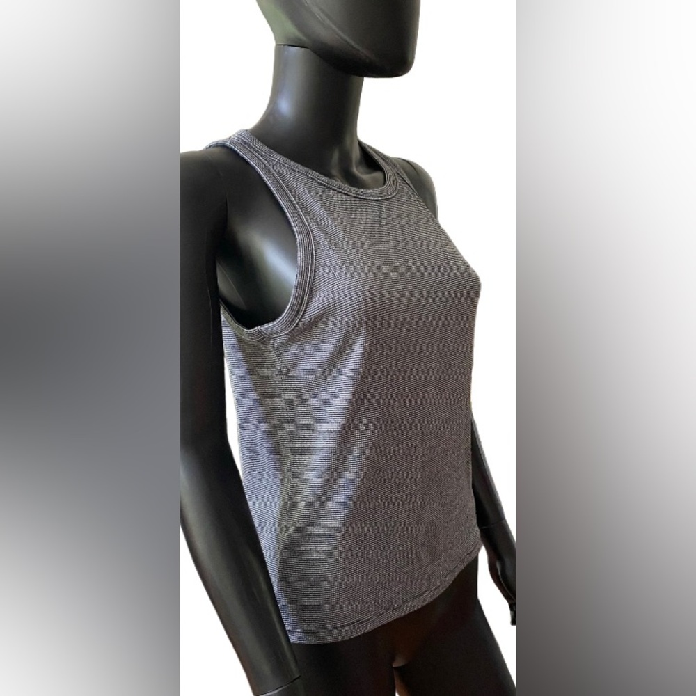 American Eagle: Black & White Top - Picture 3 of 17